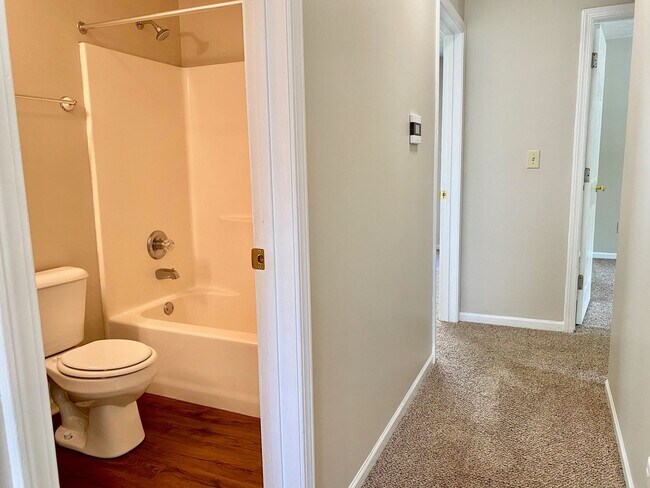 Building Photo - COMING SOON!! Great 3 Bedroom 2 Bathroom R...