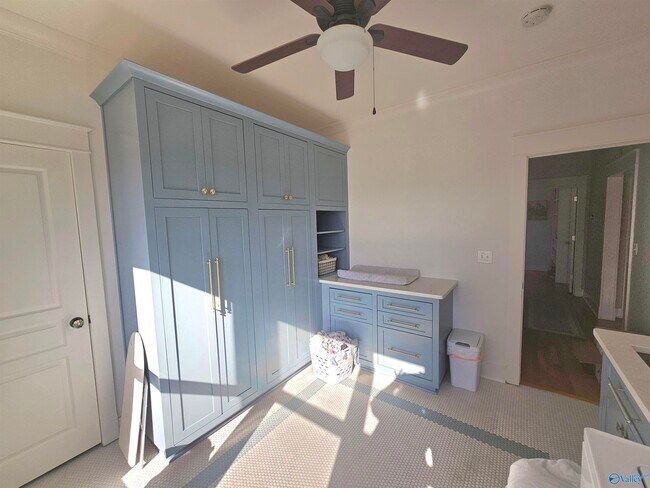 Building Photo - 3002 Brook Park Dr SE