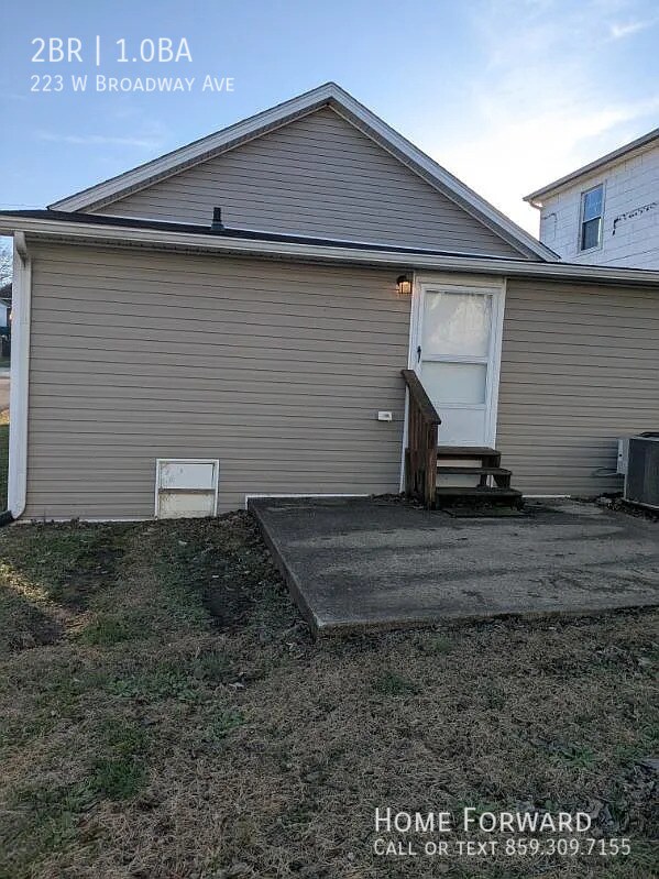 Building Photo - 223 W Broadway Ave