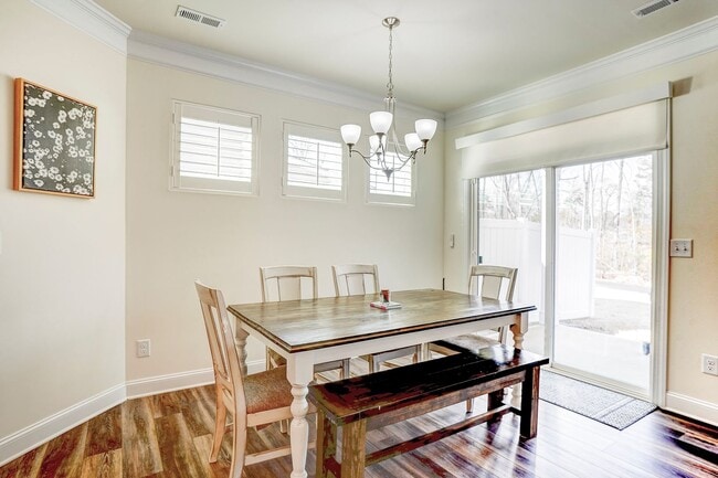 Building Photo - 3 Bedroom Townhouse in Harrisburg with Garage