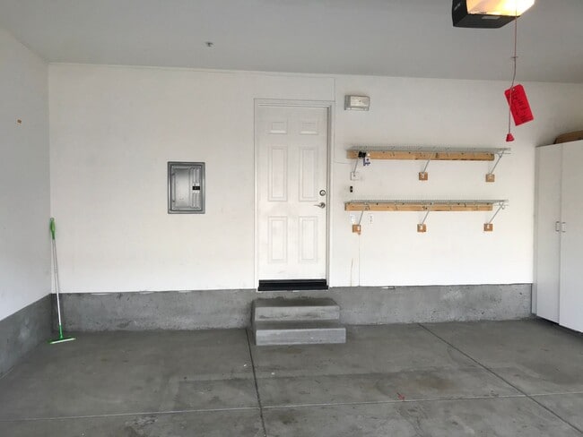 Building Photo - Located in the very popular northwest area...