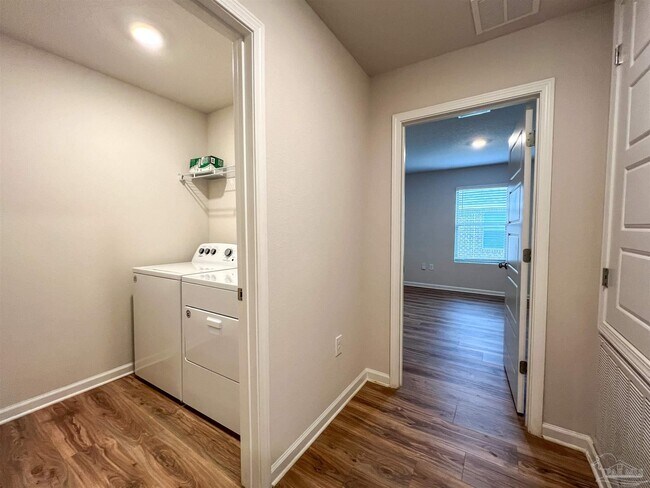 Building Photo - 6351 Burrow Ln