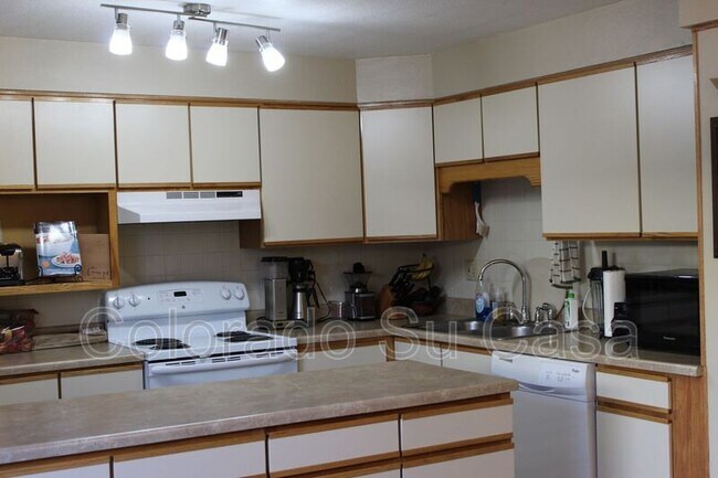 Building Photo - 360 W Rockrimmon Blvd