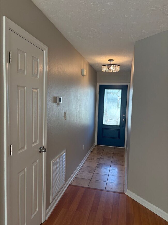Building Photo - 120 River Run Ct