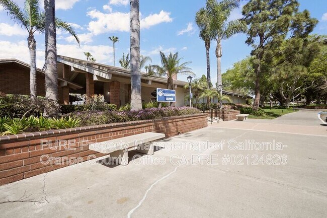 Building Photo - 8933 Amador Cir