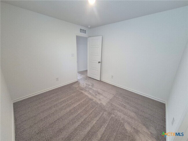 Building Photo - 942 Bluegrass Pt