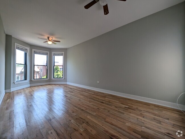 Building Photo - 627 W Oakdale Ave