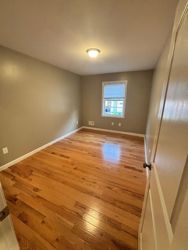 Building Photo - Beautiful Duplex in the Heart of Indian Or...