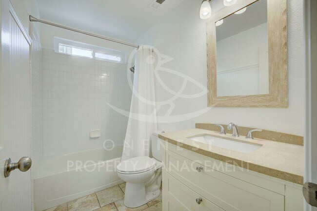 Building Photo - Charming Single-Family Home in Markham Rav...