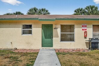 Building Photo - 4825 Serafica Dr