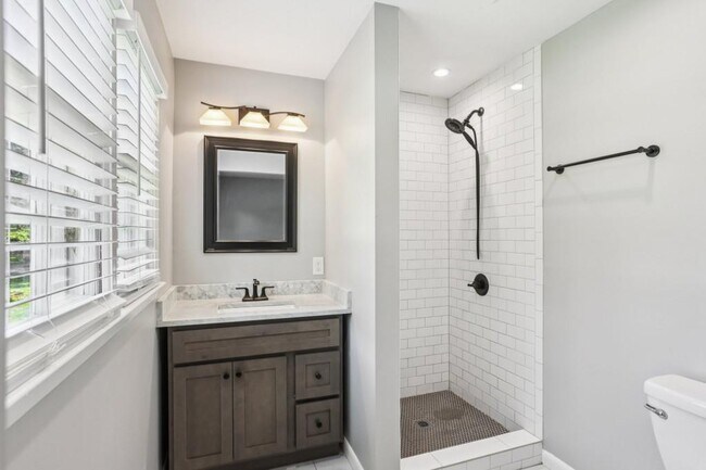 Building Photo - 2647 Hatfield Cir SE