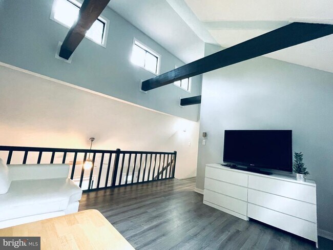Building Photo - 1371 Winding Way