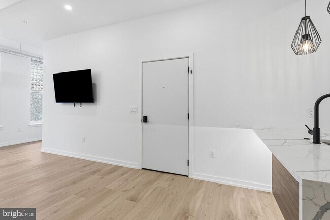 Building Photo - 1232 Chancellor St