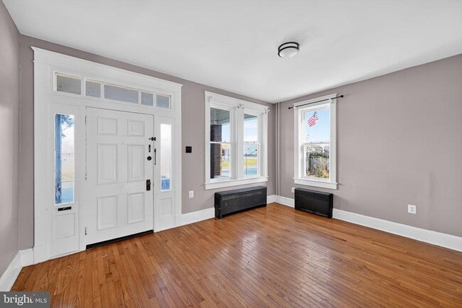 Building Photo - 990 Mt Rose Ave