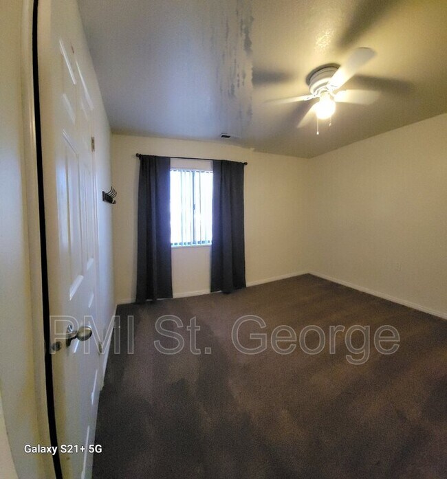 Building Photo - 776 E Fort Pierce Dr