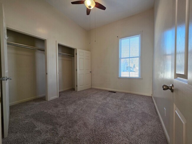 Building Photo - 1102 E 33rd St