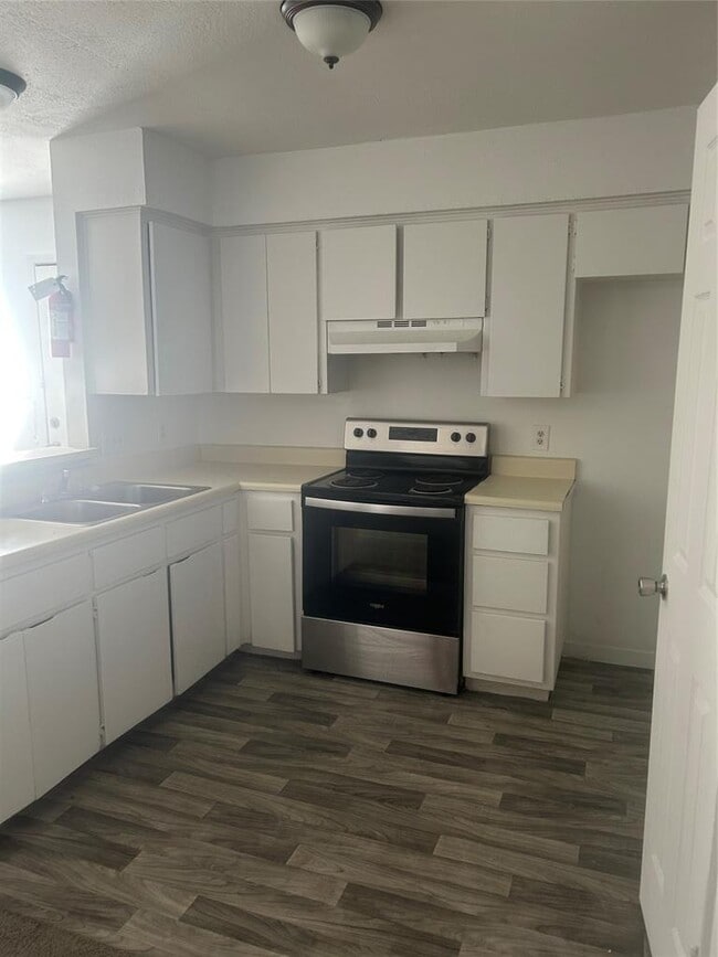 Building Photo - 1105 Westwood Ln