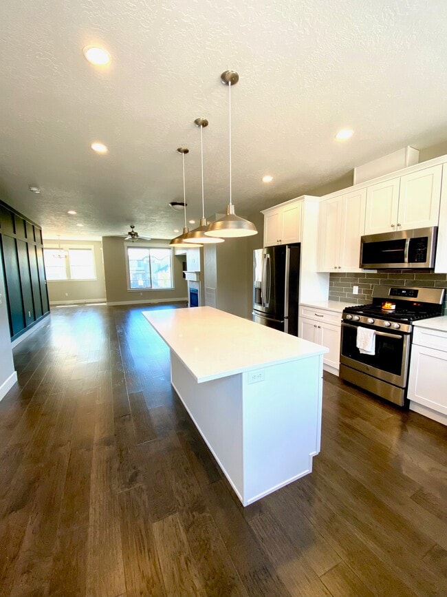 Building Photo - 10439 S Beetdigger Blvd