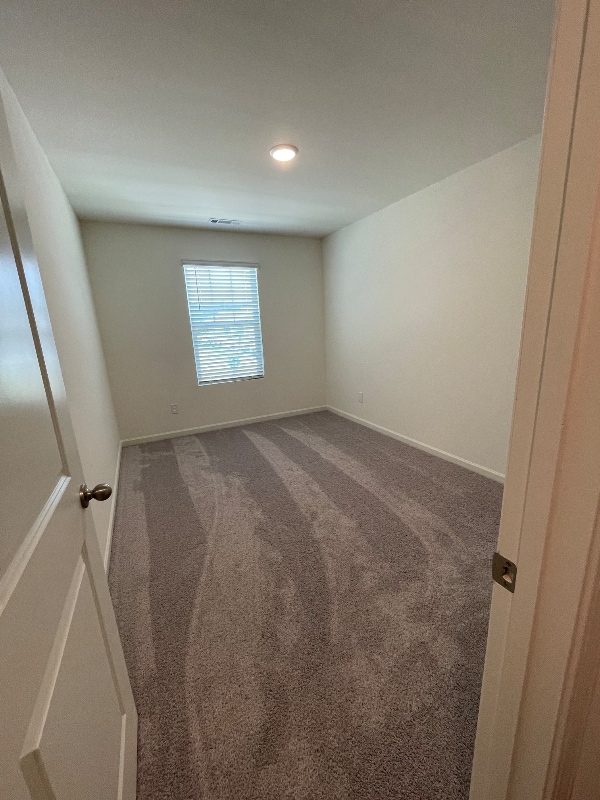 Building Photo - 2111 Gln Xing Dr