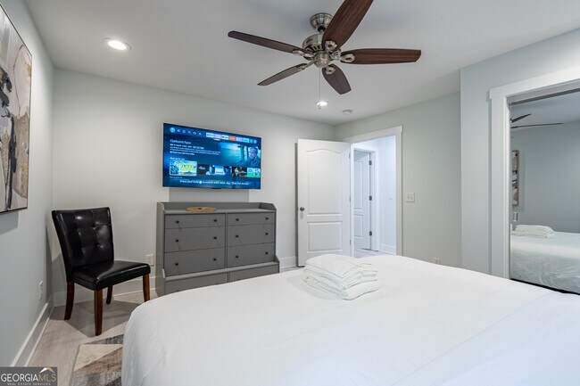 Building Photo - 2617 Caladium Dr NE