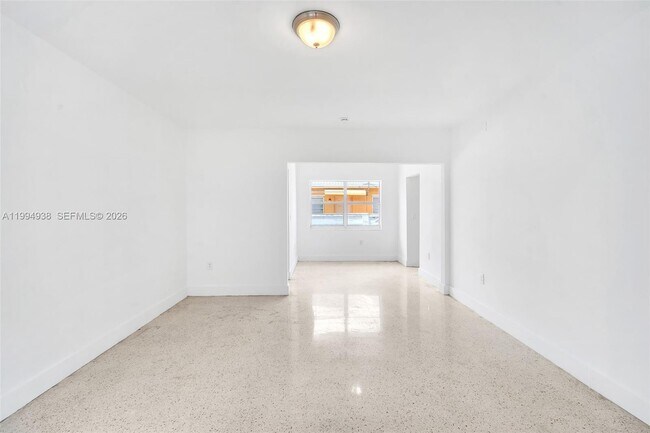 Building Photo - 2130 Bay Dr