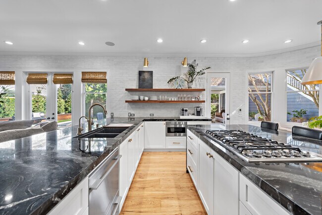 Building Photo - 20 Cape Danbury