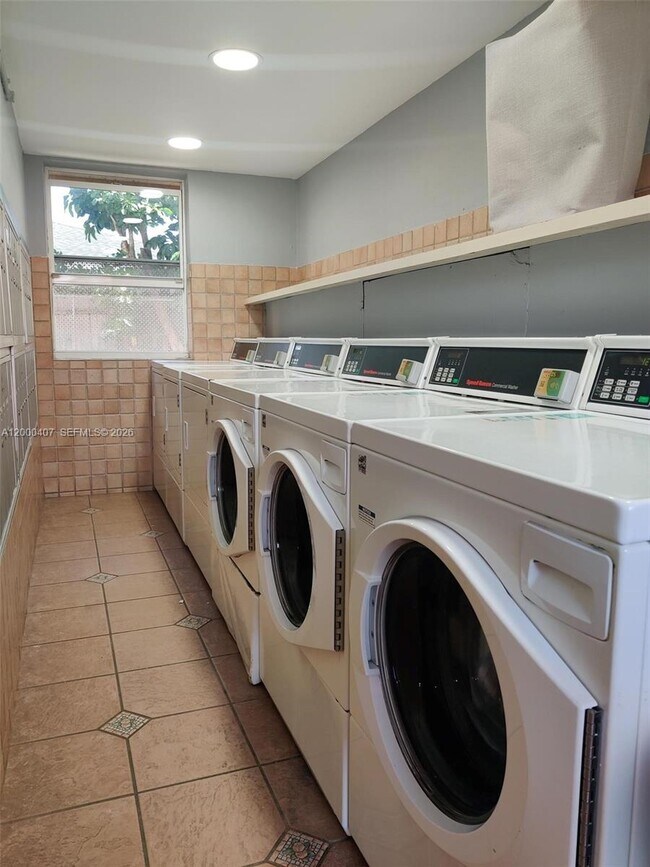 Building Photo - 5930 NE 18th Ave