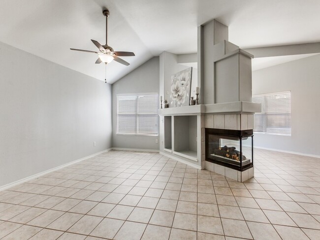 Building Photo - 1305 Greenbriar Ln