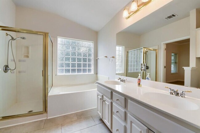 Building Photo - 4447 Bremner Dr