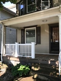 Building Photo - 1030 Center St