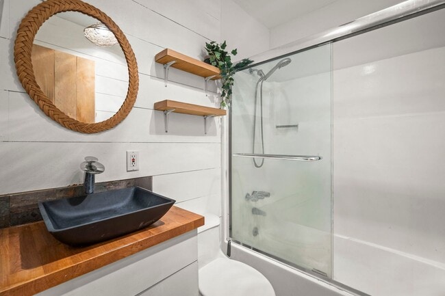 Building Photo - Nice condo near Heavenly available now!