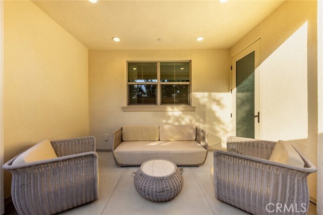 Building Photo - 117 Henson