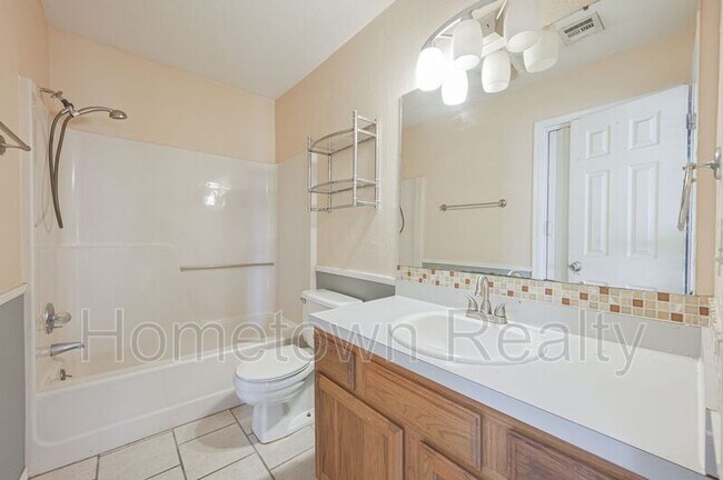 Building Photo - 2000 Twisted Oak Cir