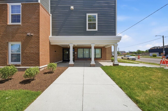 Building Photo - Bains Pointe