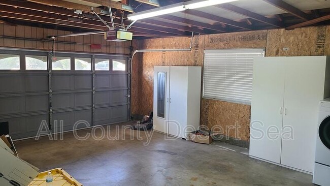 Building Photo - 17080 Buttonwood St
