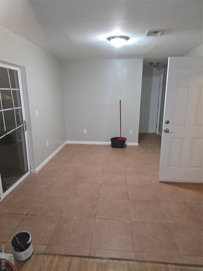 Building Photo - 22 Woodland St