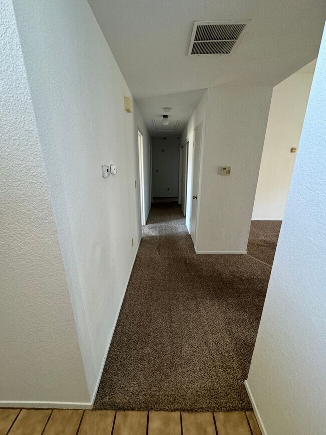 Building Photo - 1042 Awani Dr