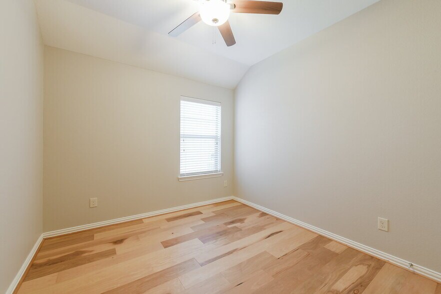 Building Photo - 3011 Lockeridge Village Dr