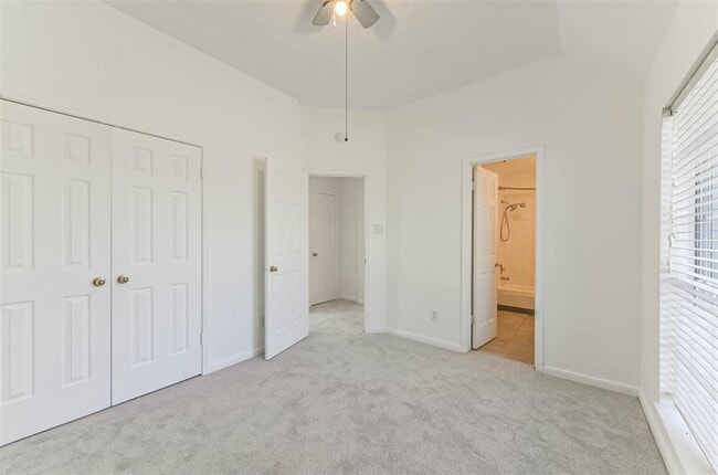 Building Photo - 15206 Evergreen Knoll Ln