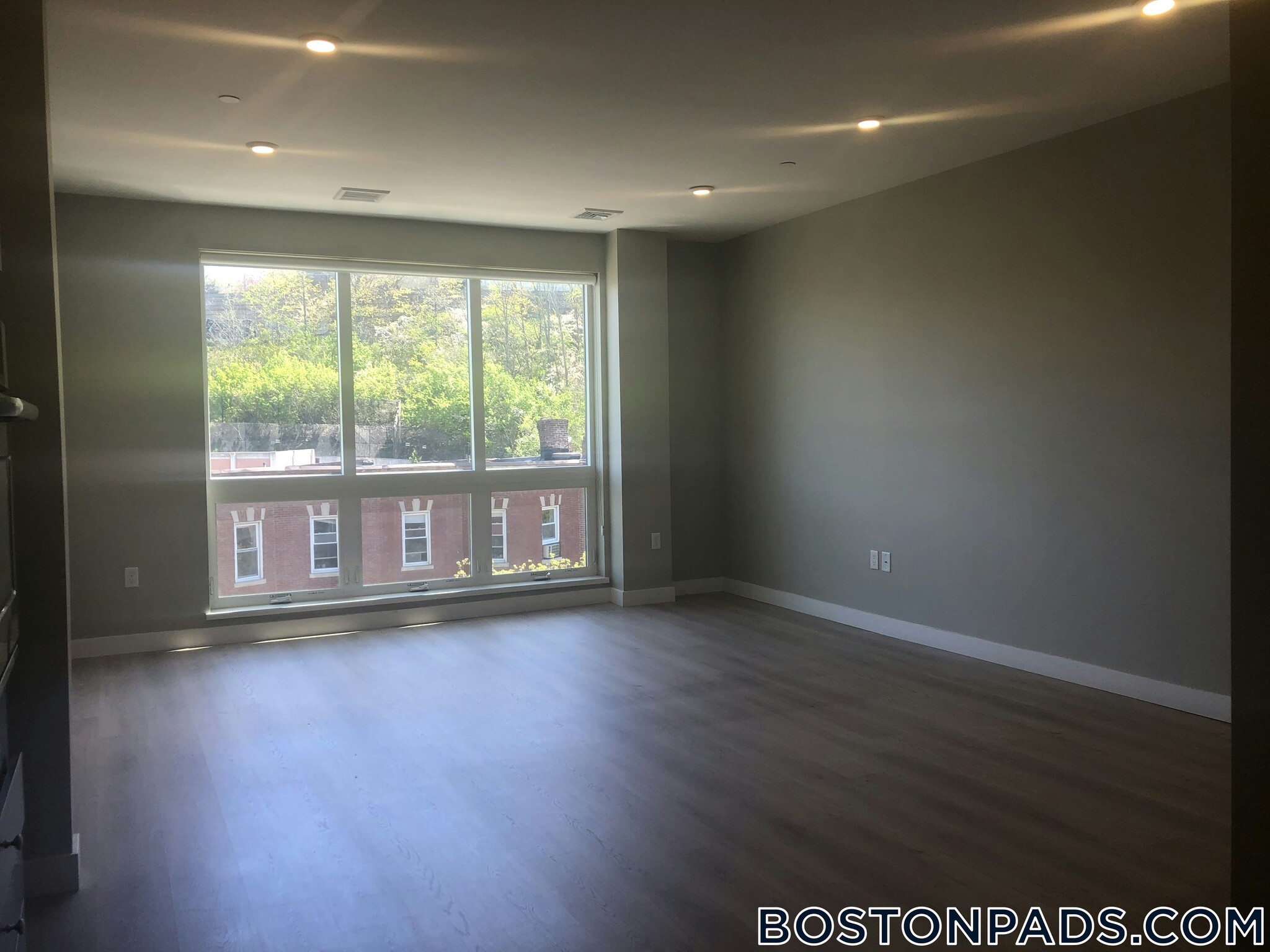 Building Photo - 35 S Huntington Ave