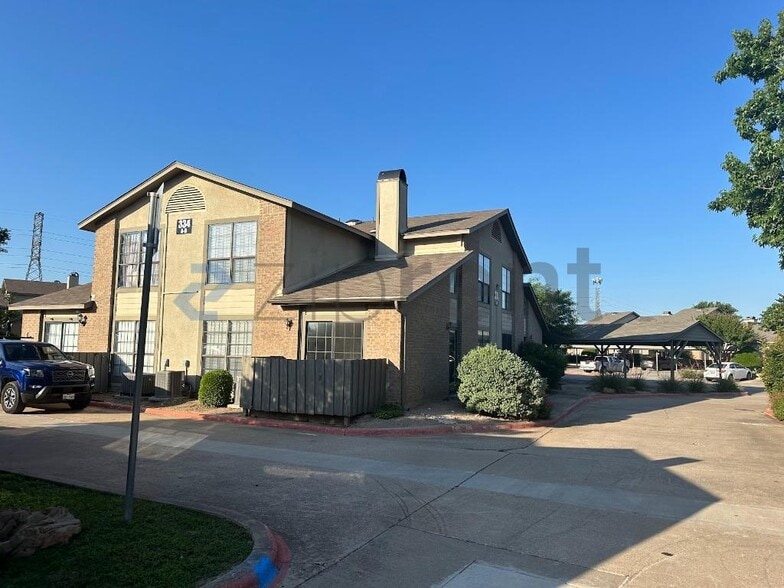 Building Photo - 334 W Harwood Rd