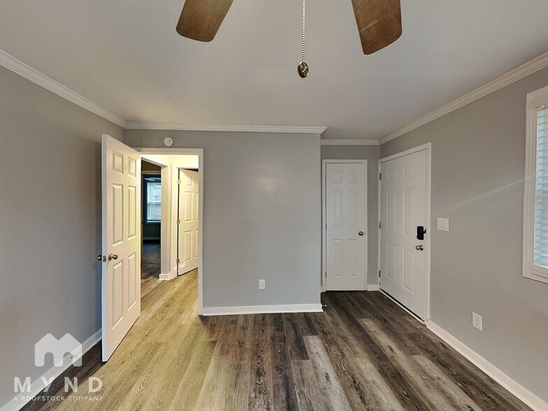 Building Photo - 1290 Elizabeth Ave SW