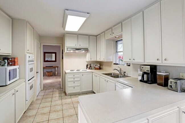 Building Photo - 1611 Potomac Dr