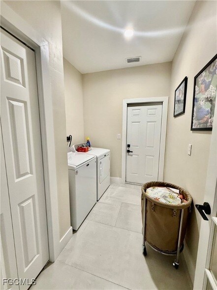 Building Photo - 3800 10th St W