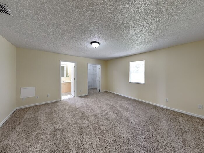 Building Photo - 137 Rebecca Dr NE