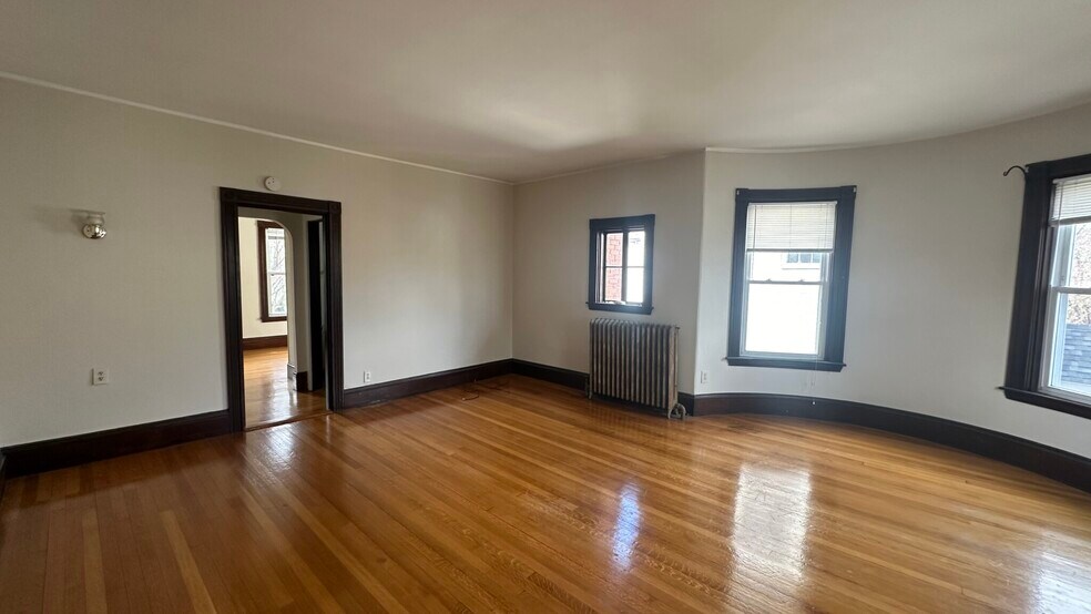 Building Photo - 72 Thurston St