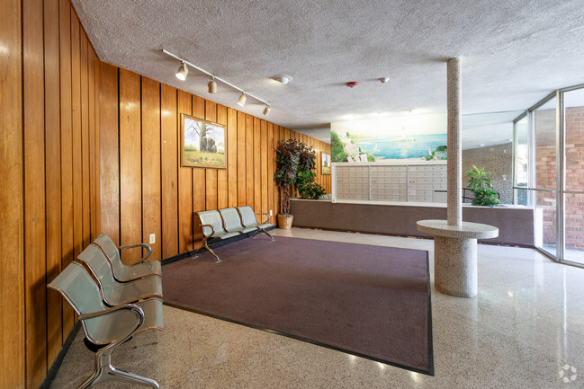 630 Lobby - Sheridan Apartments