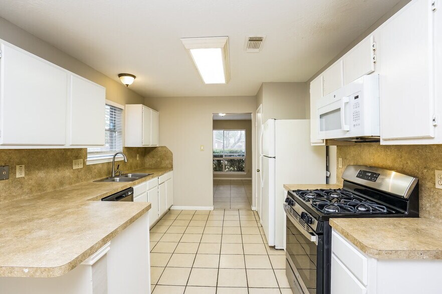 Building Photo - 29127 Waltham St