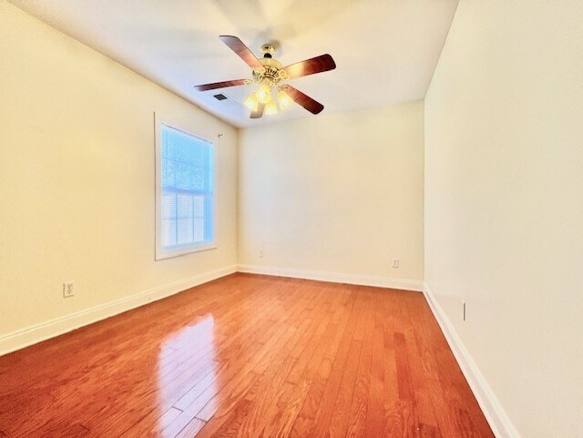 Building Photo - 2203 Inverness Dr