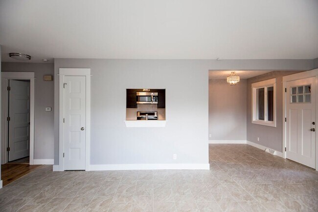 Building Photo - 2809 Stanford Rd